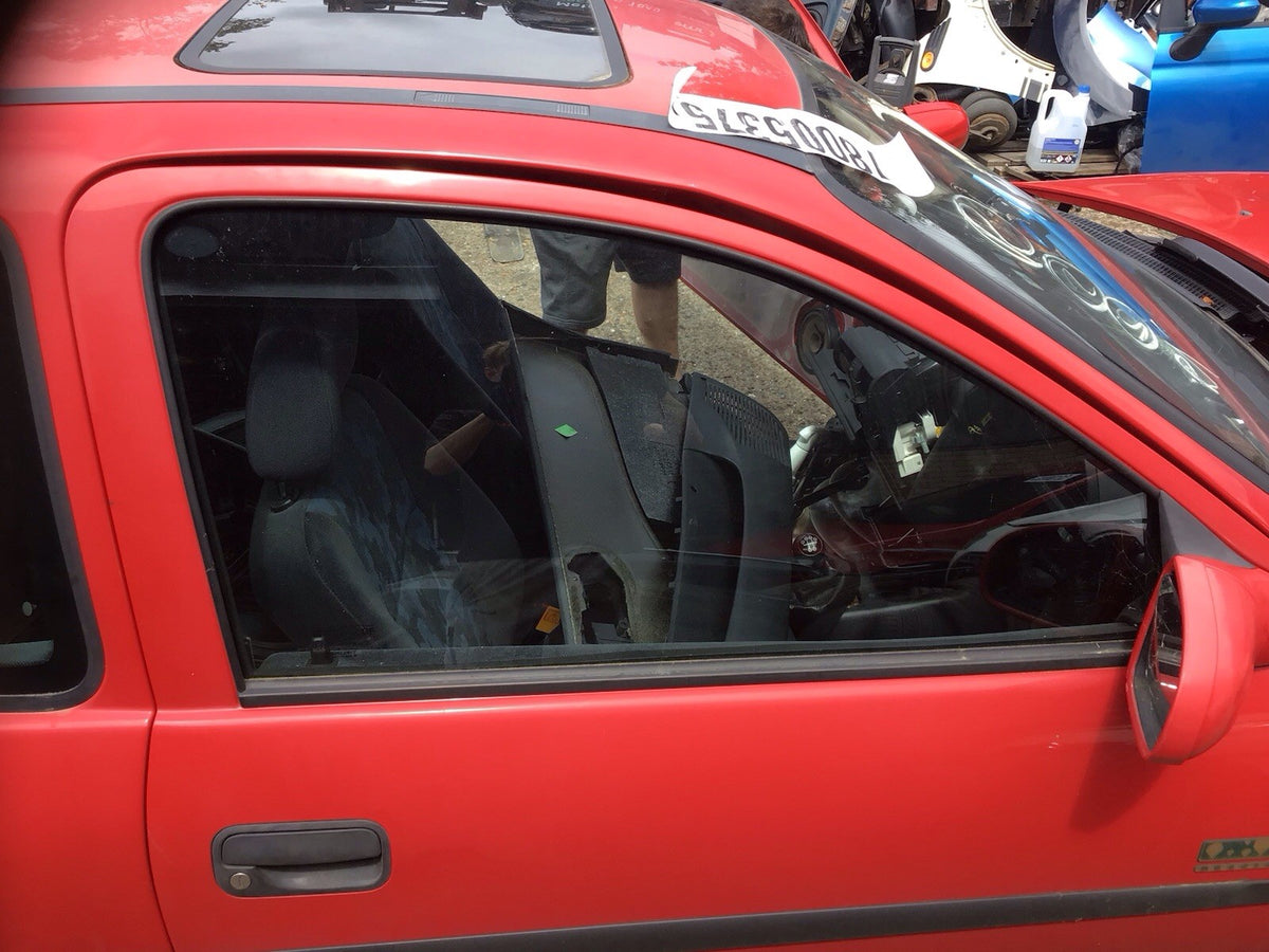 VAUXHALL CORSA B DRIVERS'S O/S SIDE WINDOW GLASS DOOR WINDOW 3 DOOR  1993 20000