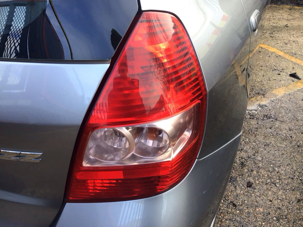 HONDA JAZZ MK2 DRIVER'S SIDE O/S REAR LIGHT 2001 20083