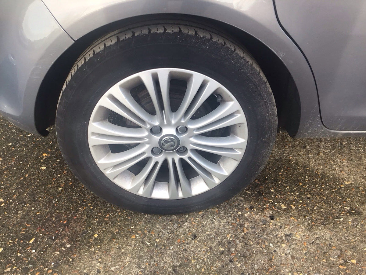 VAUXHALL CORSA ALLOY WHEEL 16'' 13298019 AND TYRE 195X55X16 2006 20146