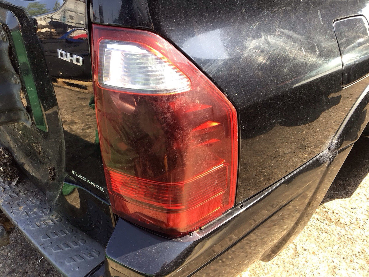 MITSUBISHI SHOGUN MK3 DRIVER'S SIDE O/S REAR LIGHT REAR LIGHT  2000 20062