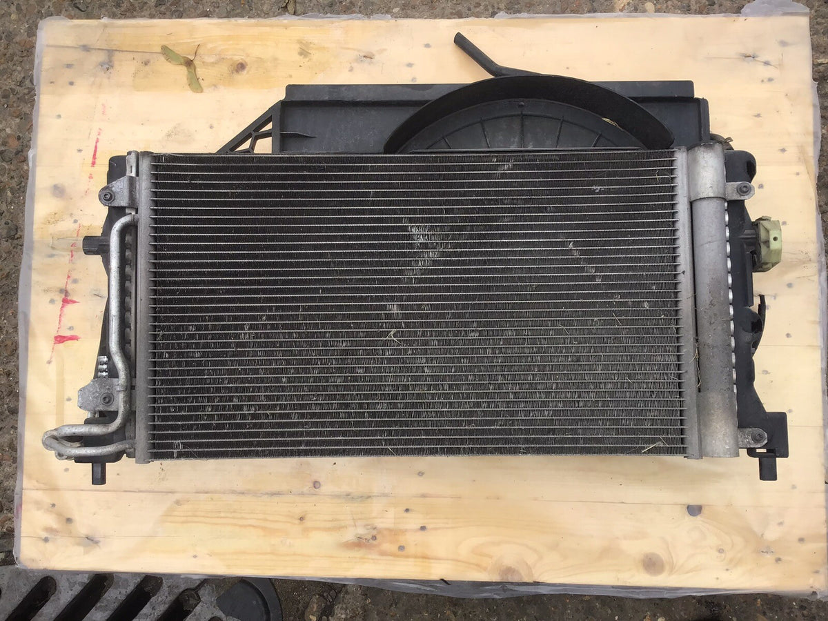VOLKSWAGEN POLO 6R RADIATOR PACK RADIATOR FAN 6R0820411D 1.2 PETROL 2009 20157