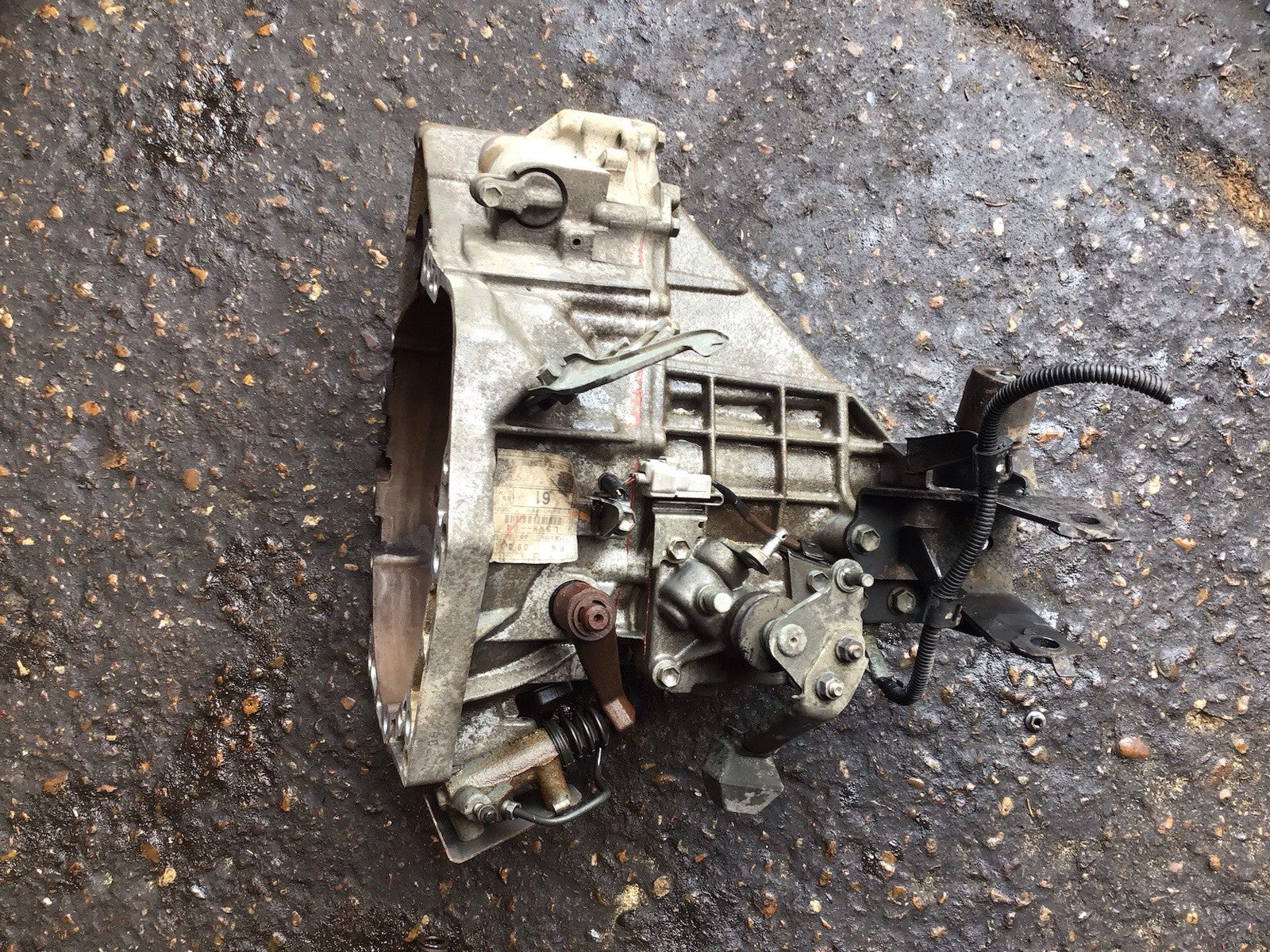 TOYOTA YARIS MK2 1.3 GEARBOX 5 SPEED MANUAL 2005 20110