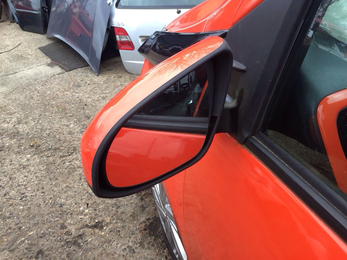TOYOTA AYGO MK2 WING MIRROR PASSENGERS SIDE N/S ORANGE 4W5 2014 20214