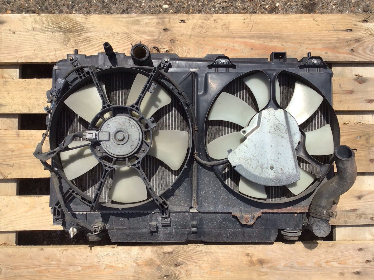 TOYOTA RAV4 D4D DIESEL MANUAL RADIATOR FAN COWLING 2002 20060