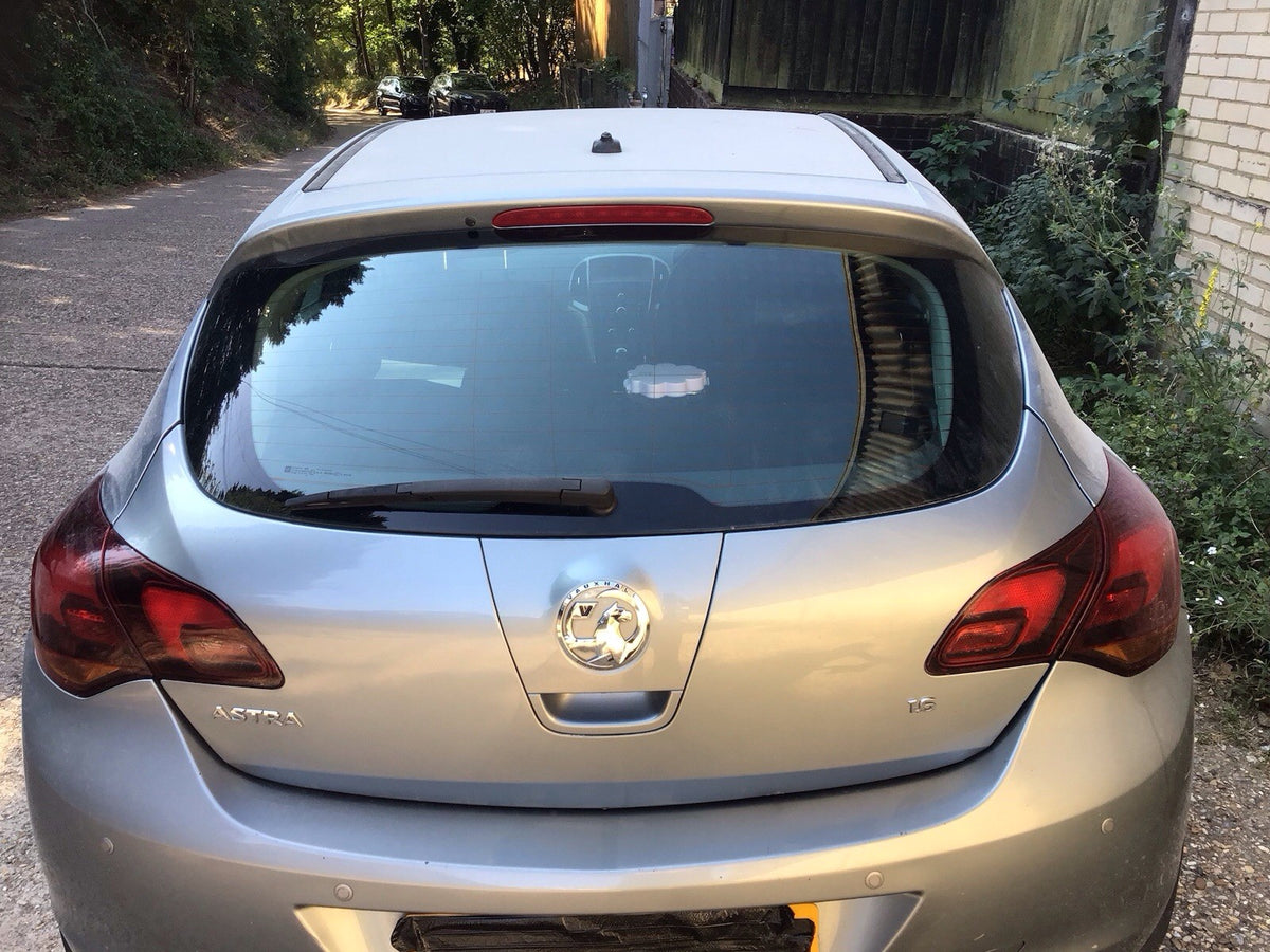 VAUXHALL ASTRA J TAILGATE IN  SILVER LAKE ZGEV  5 DOOR 2010 20153