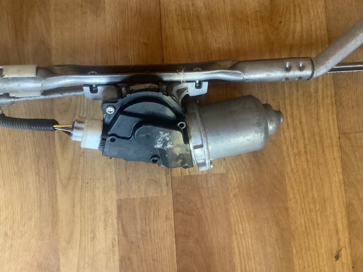 TOYOTA IQ FRONT WIPER MOTOR AND LINKAGE 85110 74040 2009 20149