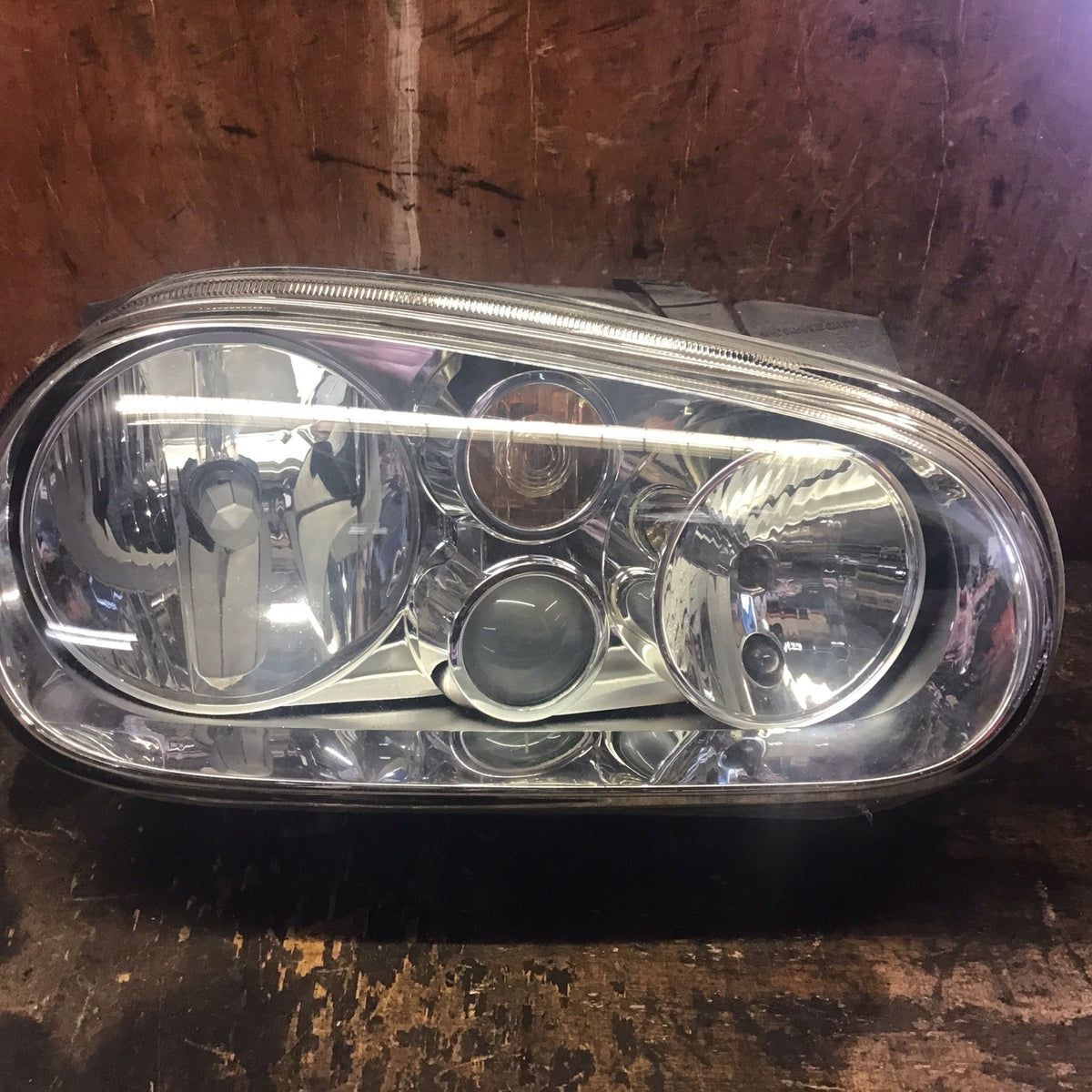 VOLKSWAGEN GOLF MK4 DRIVERS SIDE O/S  HEADLIGHT 1J2941016D 1999 20042
