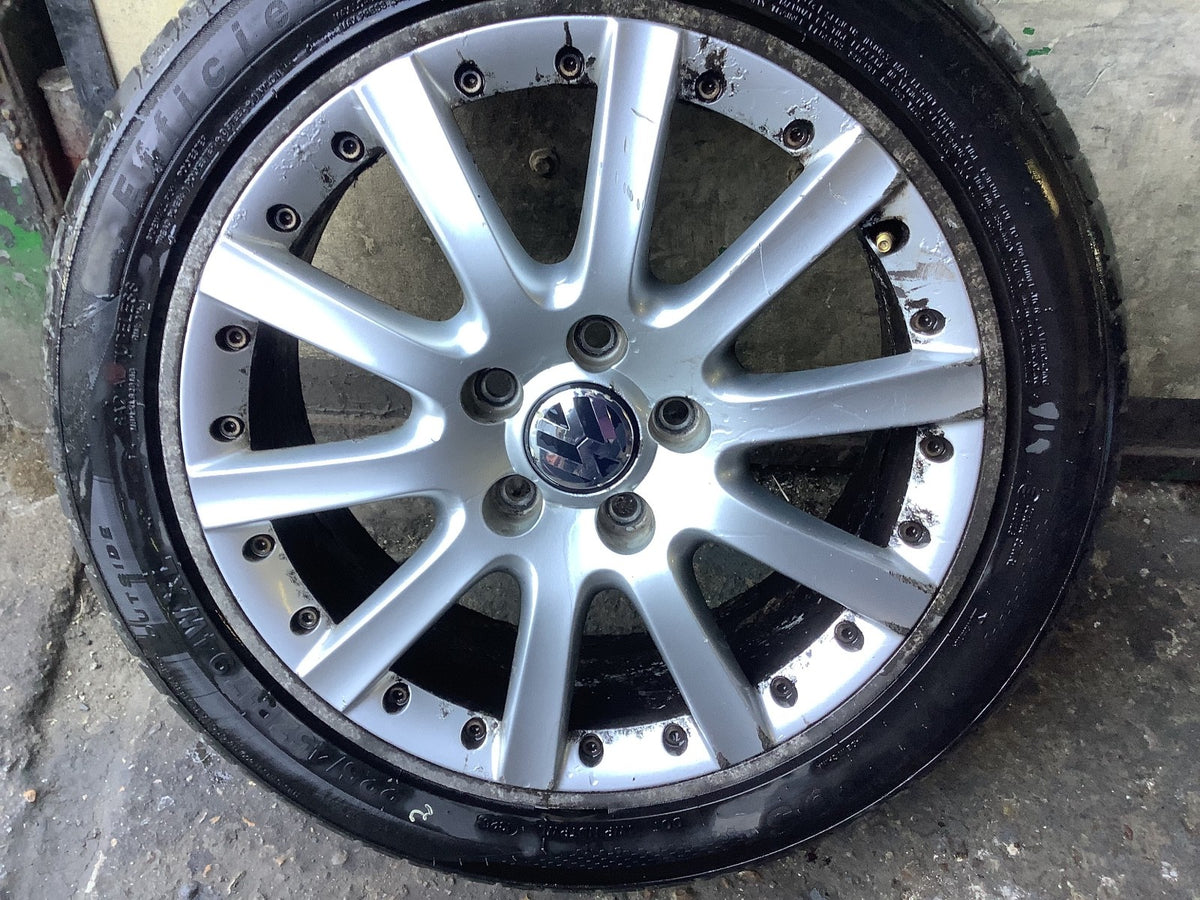VOLKSWAGEN GOLF MK5 ALLOY WHEEL 17" 1K0601025K WITH TYRE 225X45X17 2002 20083