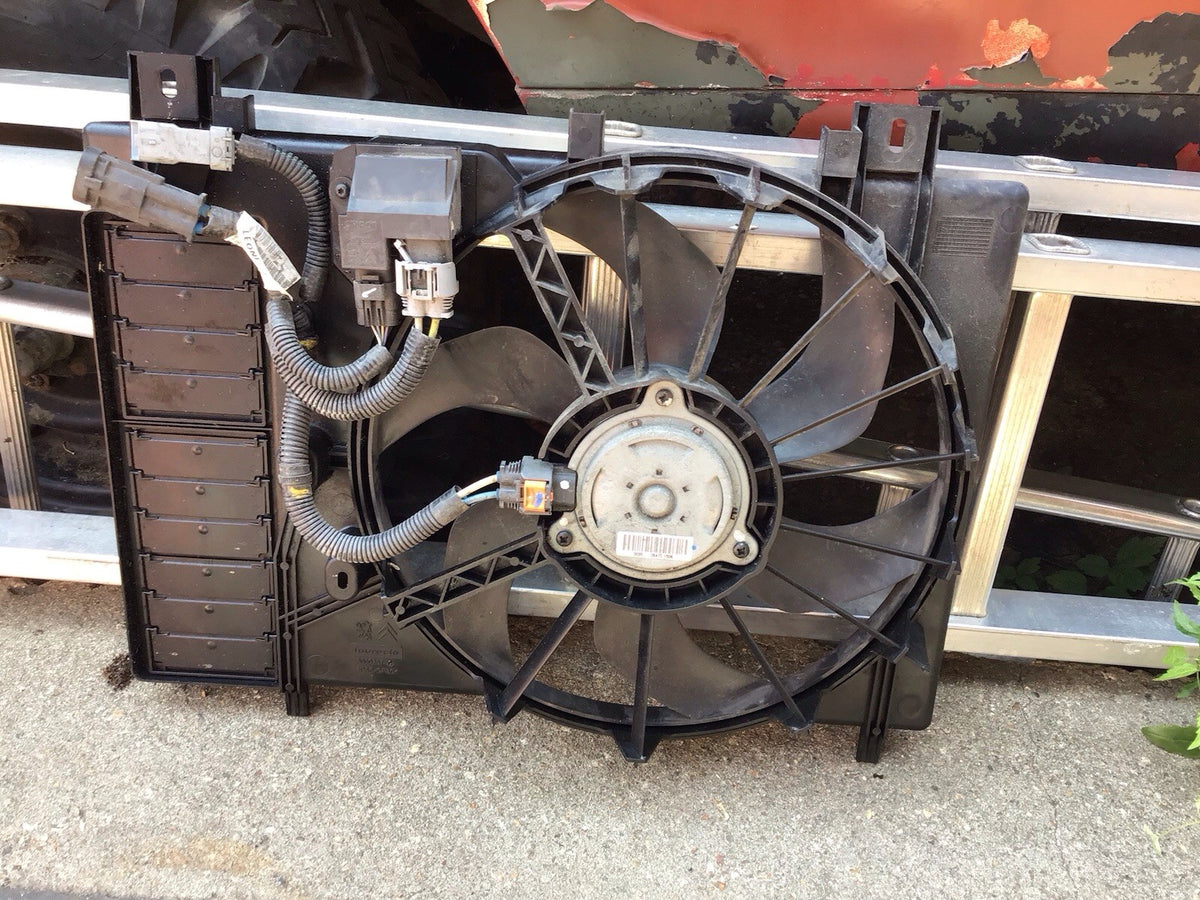 PEUGEOT 208 1.6 DIESEL RADIATOR FAN 3000257 2013 20192