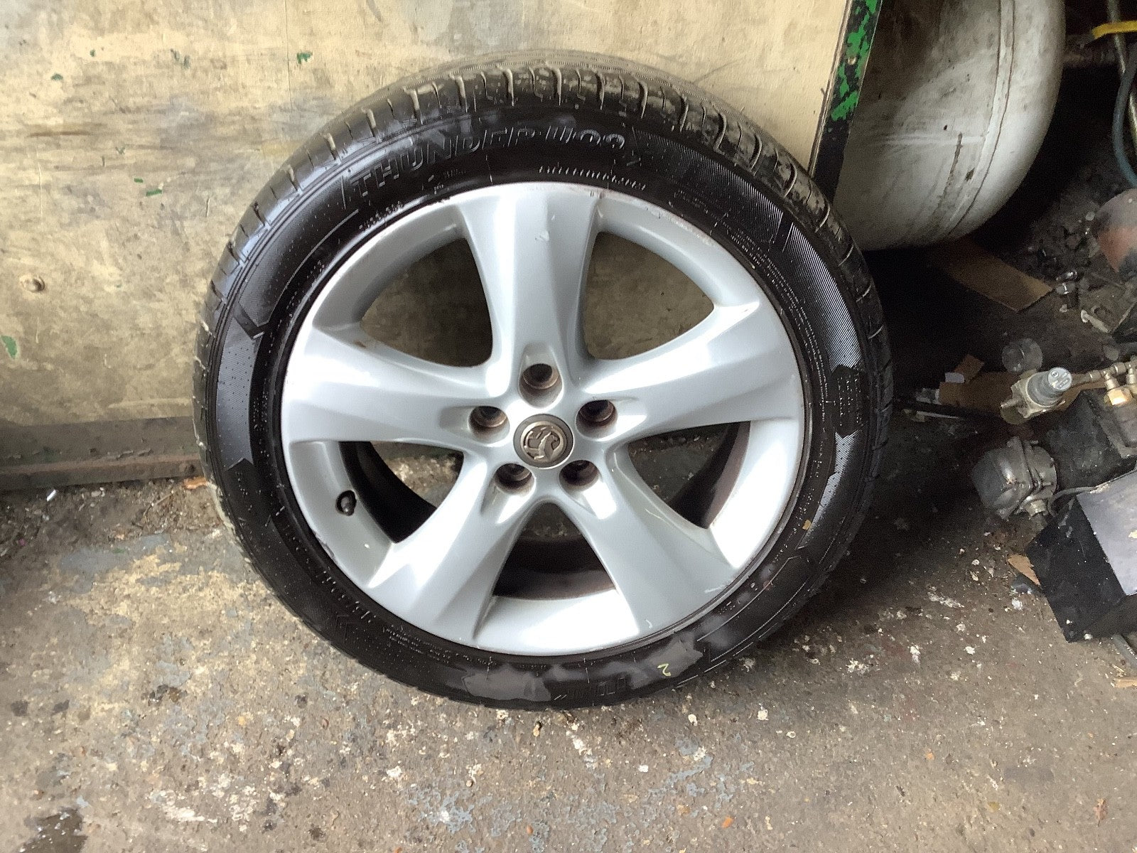 VAUXHALL ASTRA J PETROL ALLOY WHEEL 17"  AND TYRE 215X50X17 0P042 K6 2010 20150