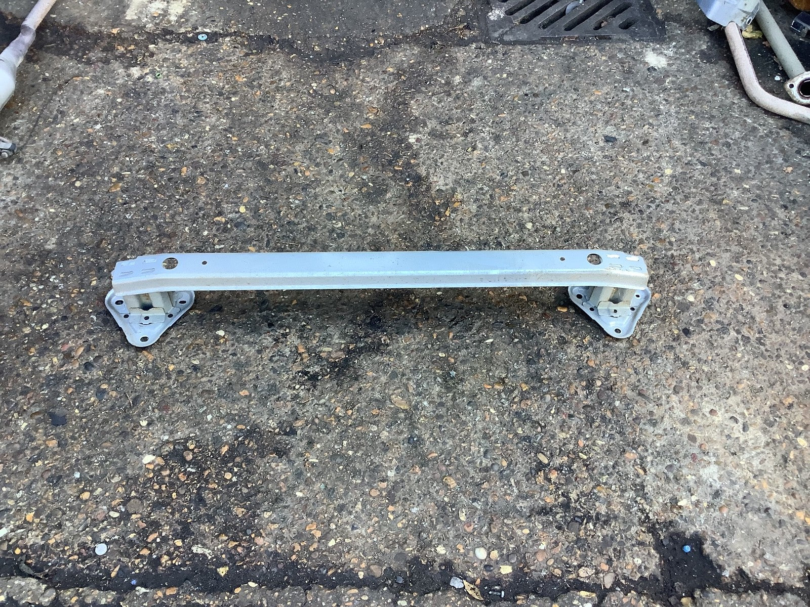 TOYOTA YARIS MK2 REAR SUPPORT BAR CRASH BAR 2007 20111