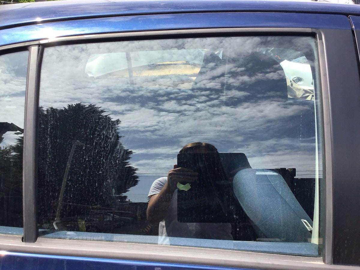 TOYOTA YARIS MK2 DRIVERS SIDE REAR DOOR WINDOW GLASS 5 DOOR 2005 20112
