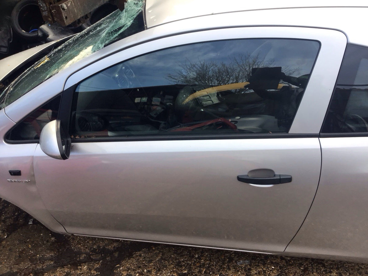 VAUXHALL CORSA D PASSENGERS SIDE N/S DOOR SILVER MATELLIC Z157 3 DOOR 2006 20143