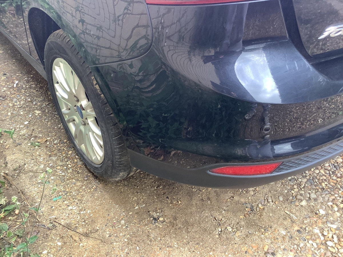 FORD FOCUS MK3 REAR BUMPER PANTHER BLACK  METALLIC HATCHBACK 2011 20185