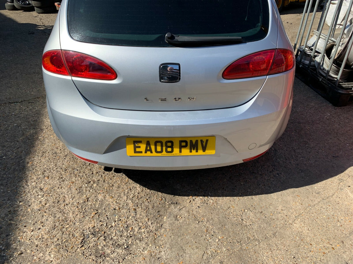 SEAT LEON REAR BUMPER IN METALLIC SILVER COMPLETE LS7Y 2007 2012 4