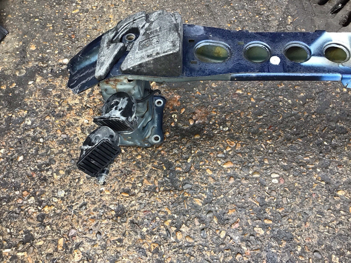 FORD FOCUS MK3 FRONT BUMPER SUPPORT BAR CRASH BAR 2011 20143