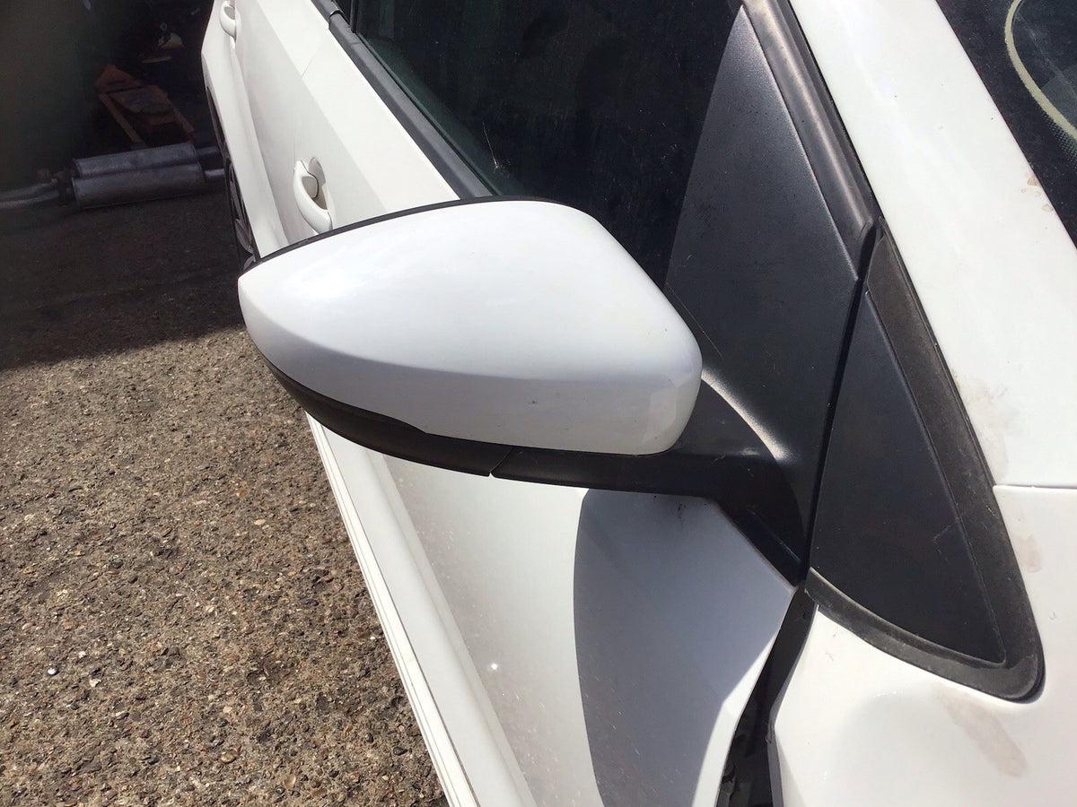 VOLKSWAGEN POLO 6R DRIVERS'S SIDE MIRROR CANDY WHITE LB9A  2009 20170