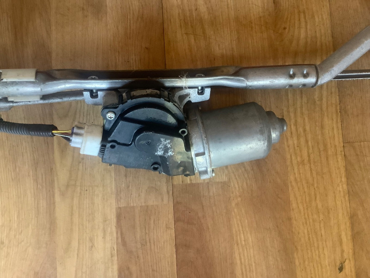 TOYOTA IQ FRONT WIPER MOTOR AND LINKAGE 85110 74040 2009 20148