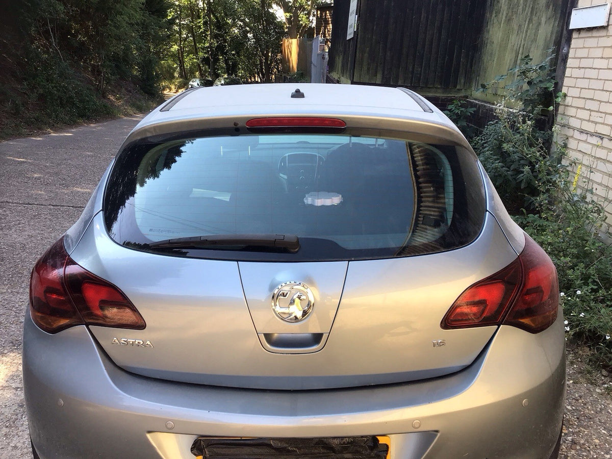 VAUXHALL ASTRA J TAILGATE IN  SILVER LAKE ZGEV  5 DOOR 2010 20152