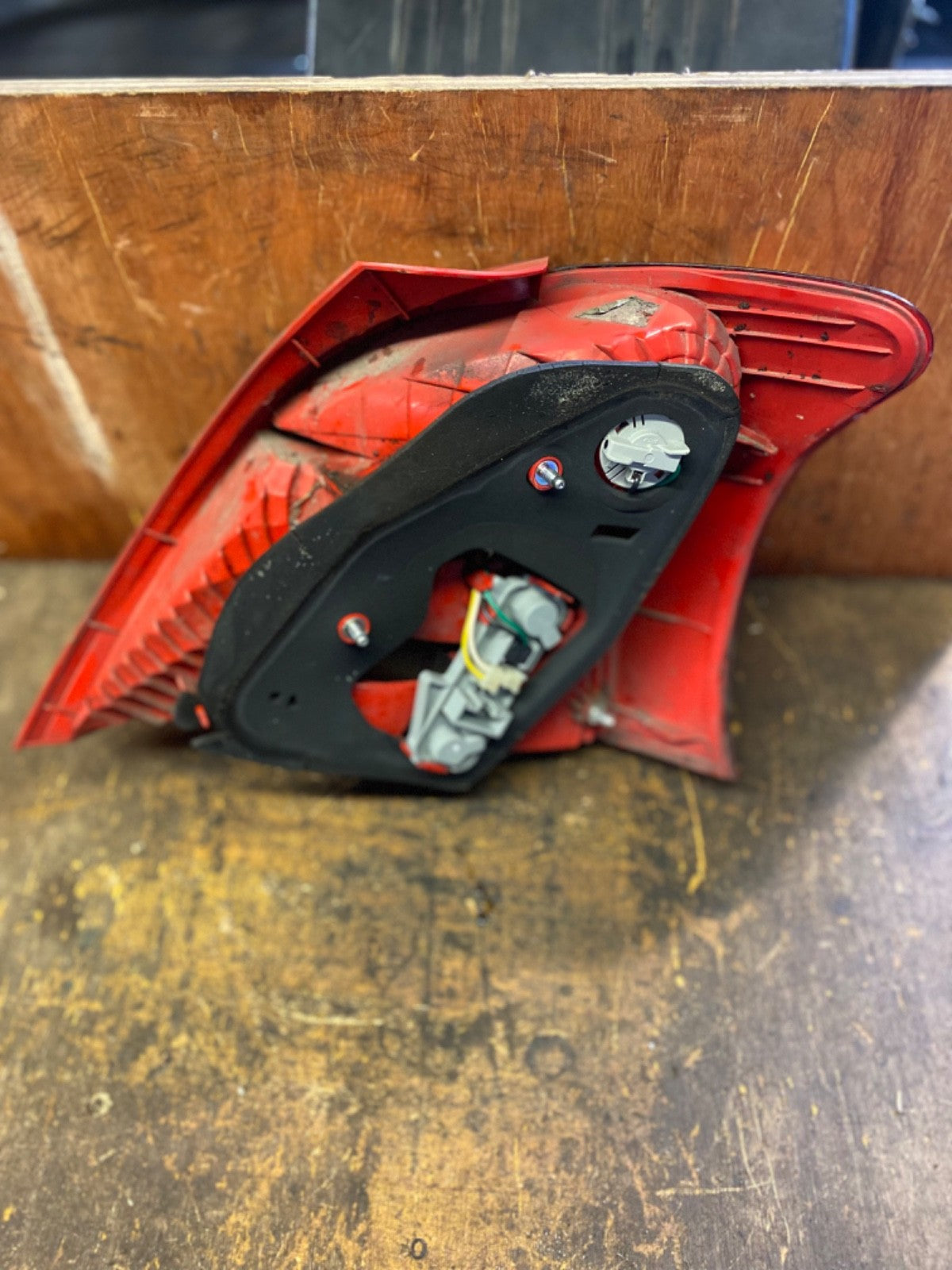 TOYOTA YARIS MK2 PASSENGER'S SIDE N/S REAR LIGHT 2006 20119