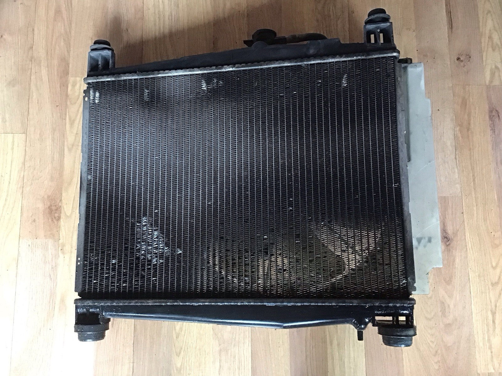 TOYOTA YARIS MK3 1.3 PETROL COMPLETE RADIATOR FAN COOLING 2001 20060