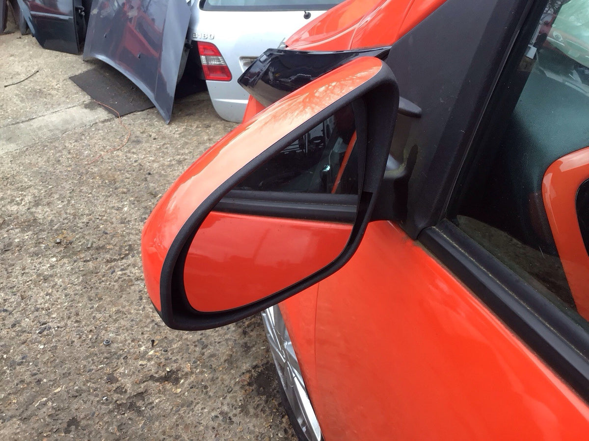 TOYOTA AYGO MK2 WING MIRROR PASSENGERS SIDE N/S ORANGE 4W5 2014 20215