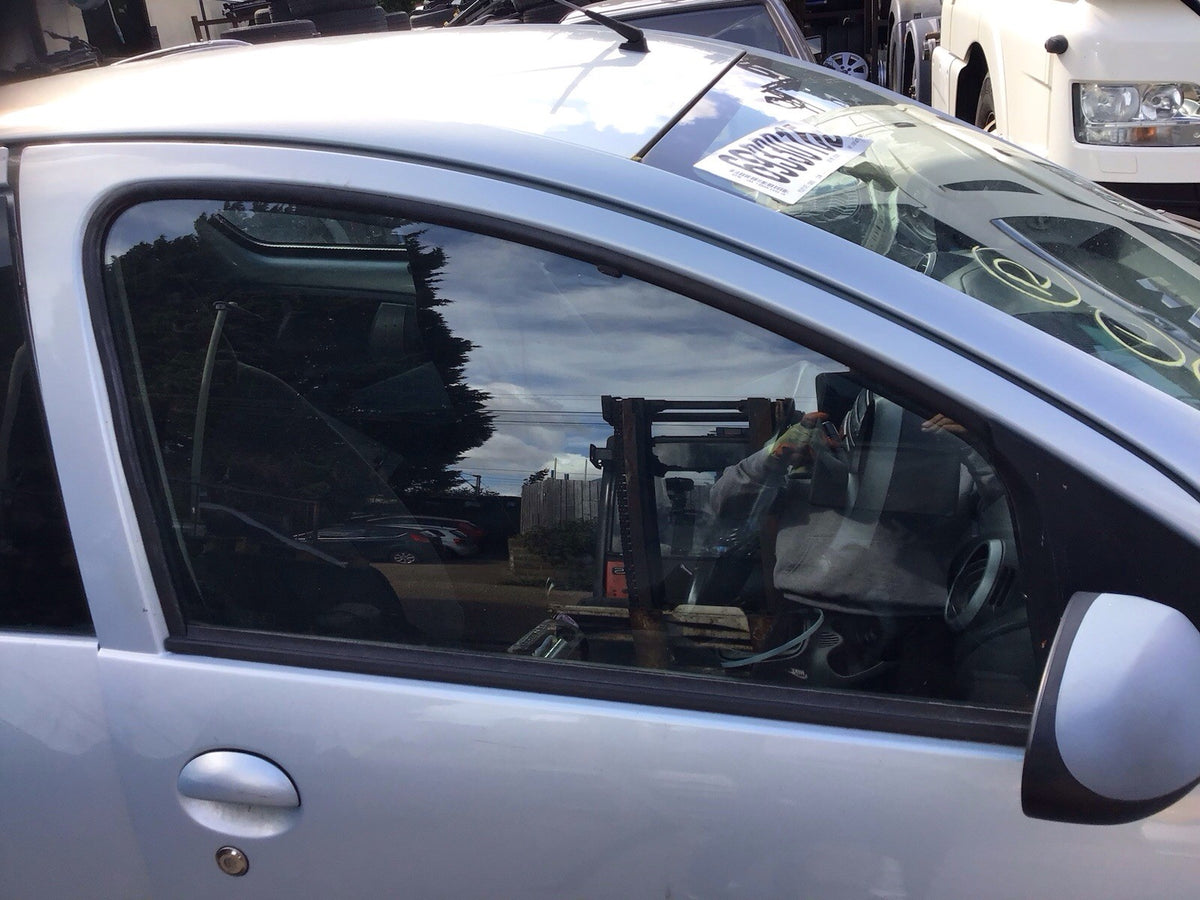 TOYOTA AYGO MK1 DRIVER'S O/S SIDE FRONT WINDOW GLASS WINDOW 5 DOOR 2005 20144