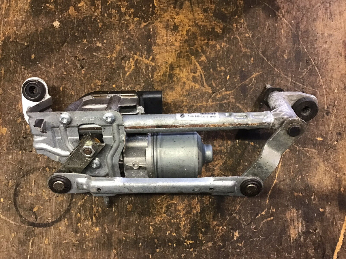 VOLKSWAGEN GOLF PLUS PASSENGER SIDE WIPER MOTOR & LINKAGE 2005 20135