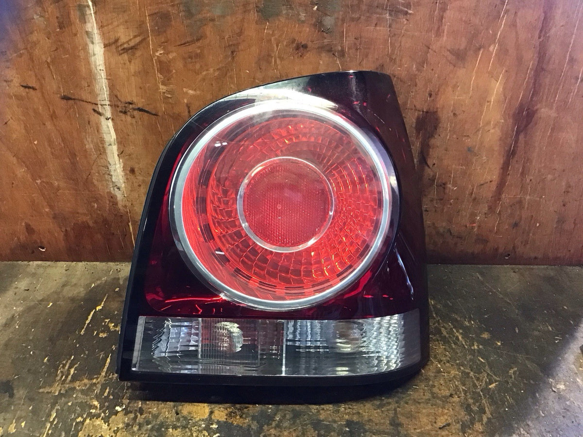 VOLKSWAGEN POLO 9N3 DRIVERS'S SIDE O/S REAR LIGHT REAR LIGHT CLUSTER 2005 20090