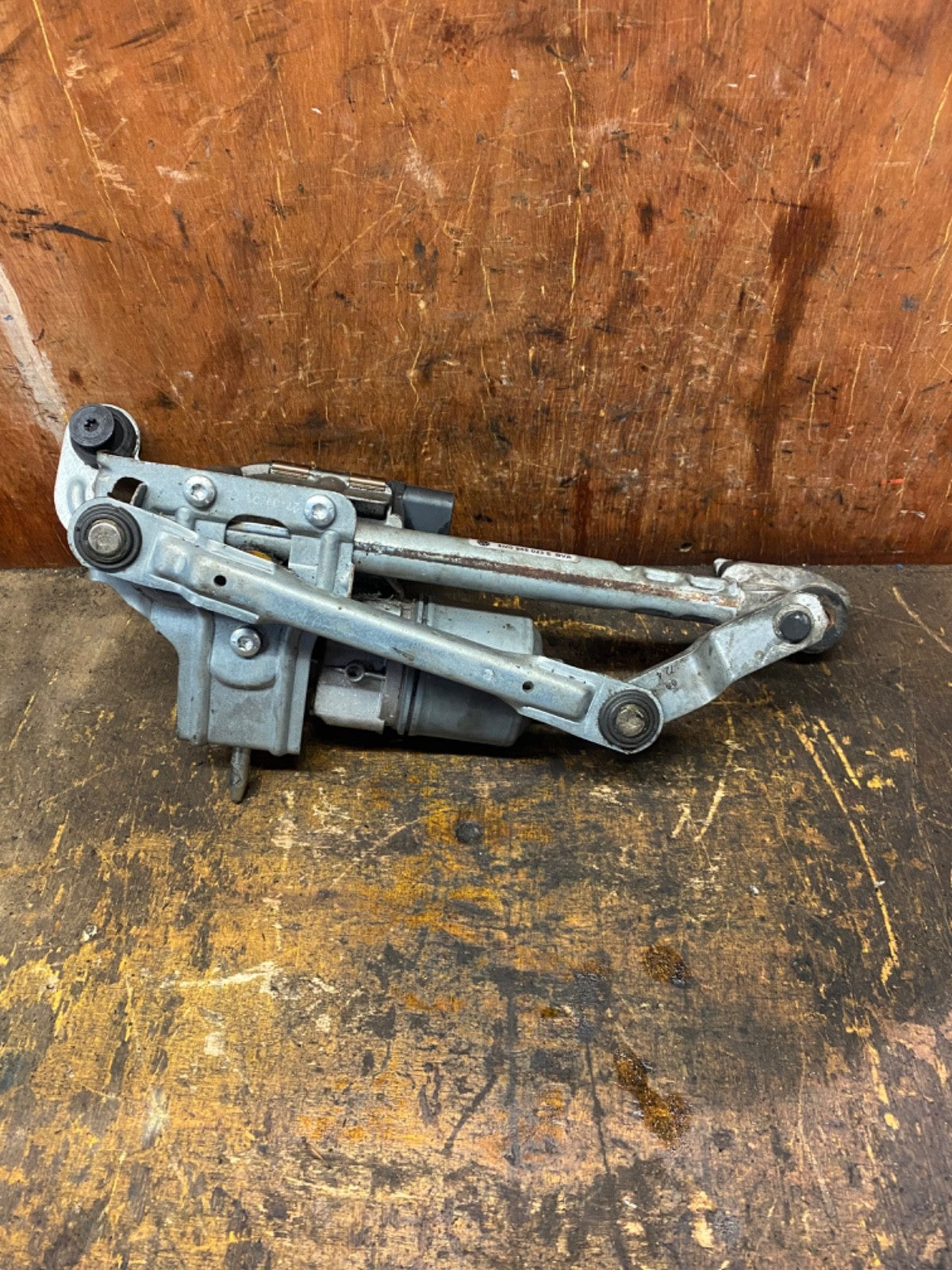 VOLKSWAGEN GOLF PLUS LEFT FRONT WIPER MOTOR 339020881  2005 20102