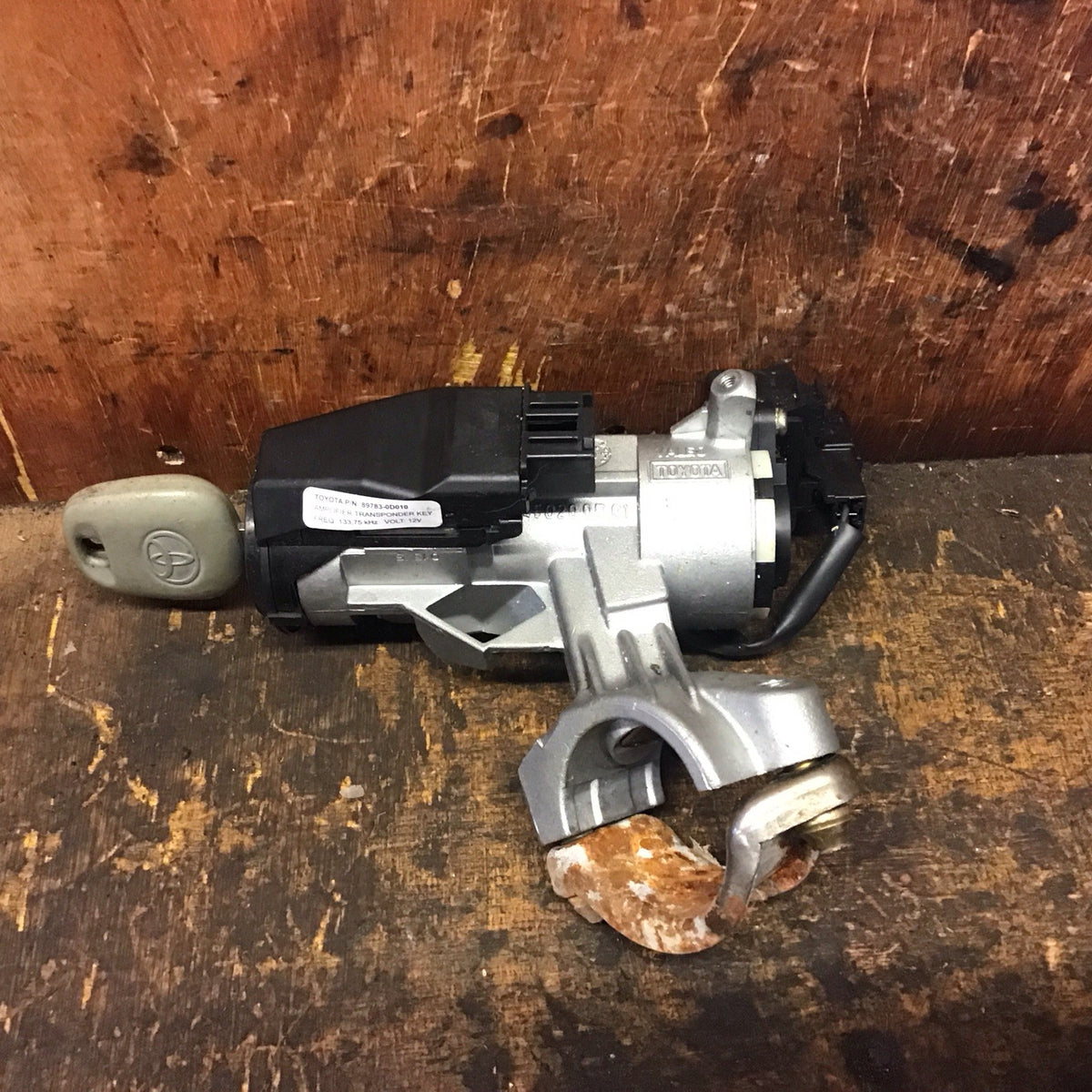 TOYOTA YARIS IGNITION BARREL LOCK AND KEY 89783 0D010 2006 20112