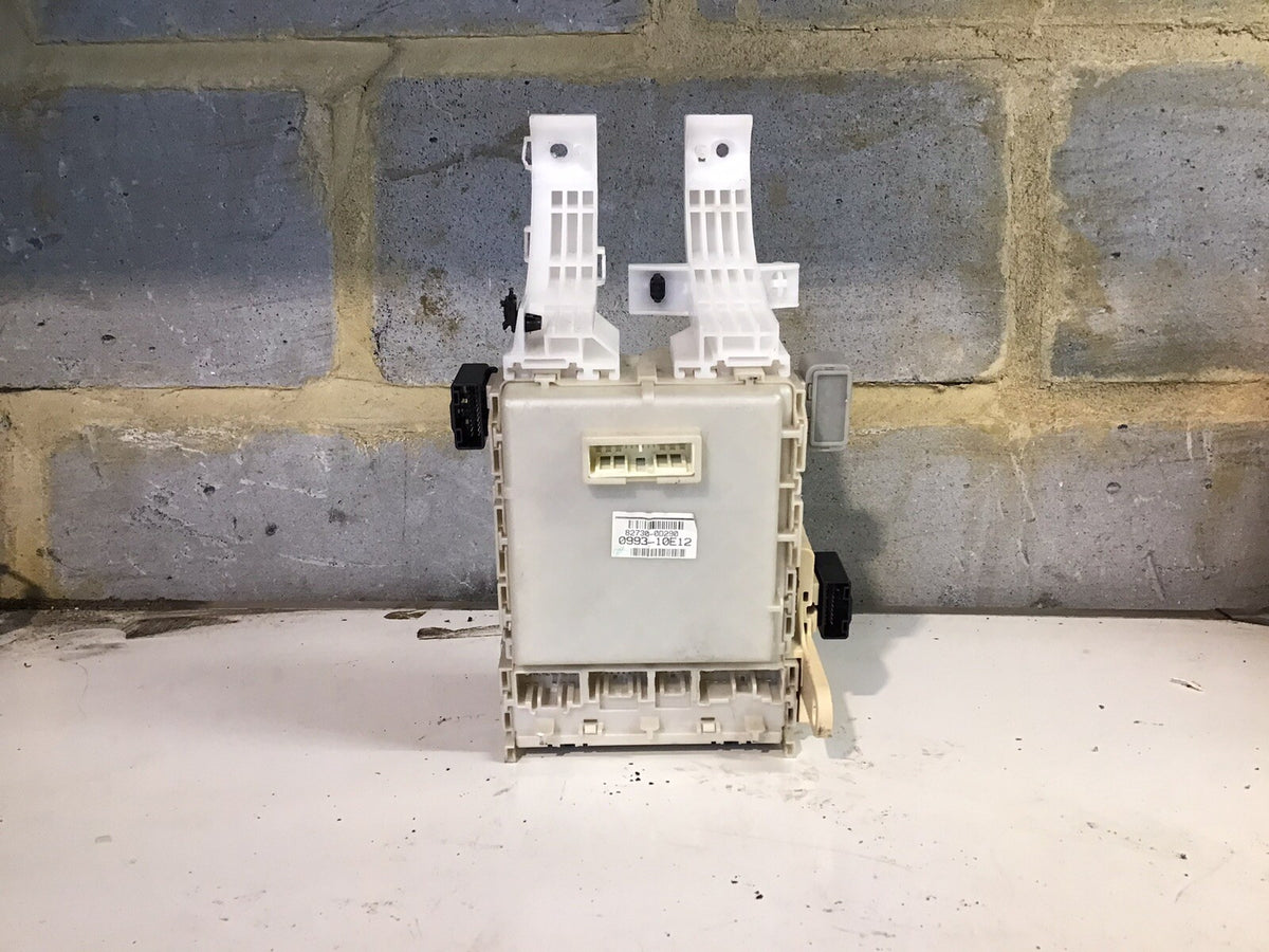 TOYOTA YARIS MK2 1.3 PETROL FUSE BOX 82730 0D290 2006 20114