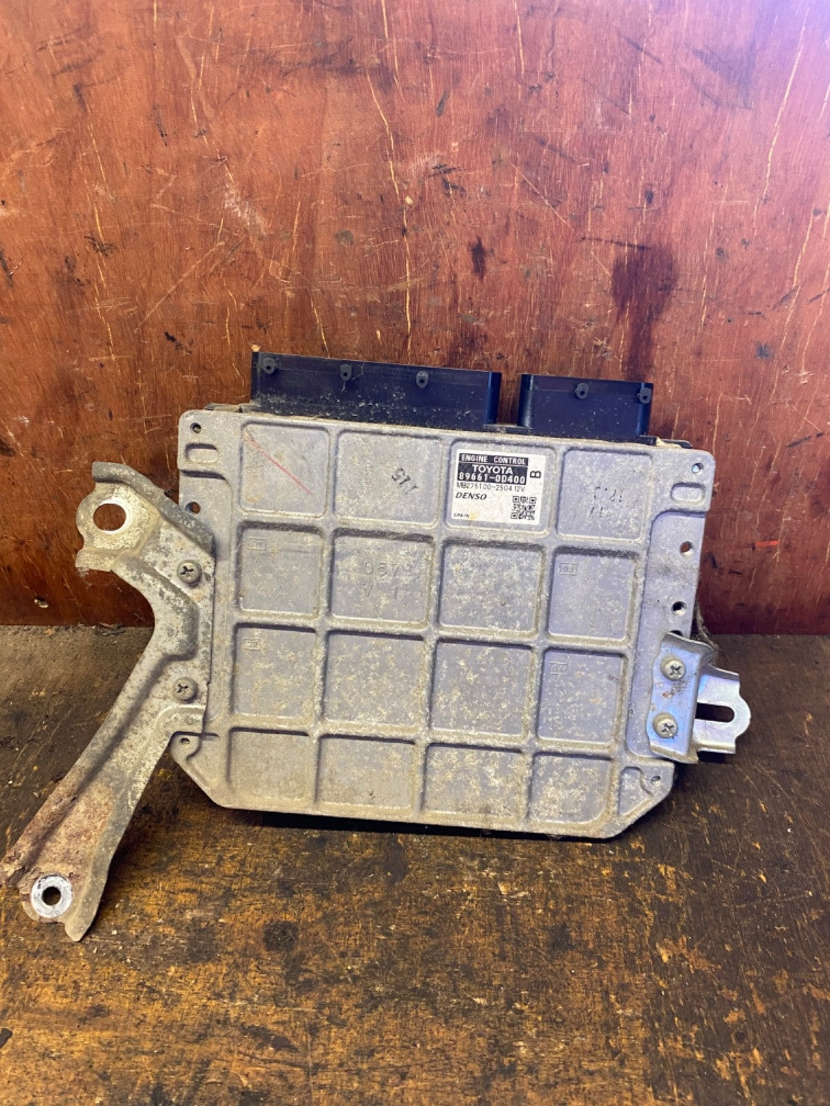 TOYOTA YARIS MK2 1.3 PETROL ECU  89661 0D400 1NR FE SEMI AUTOMATIC 2006 20114