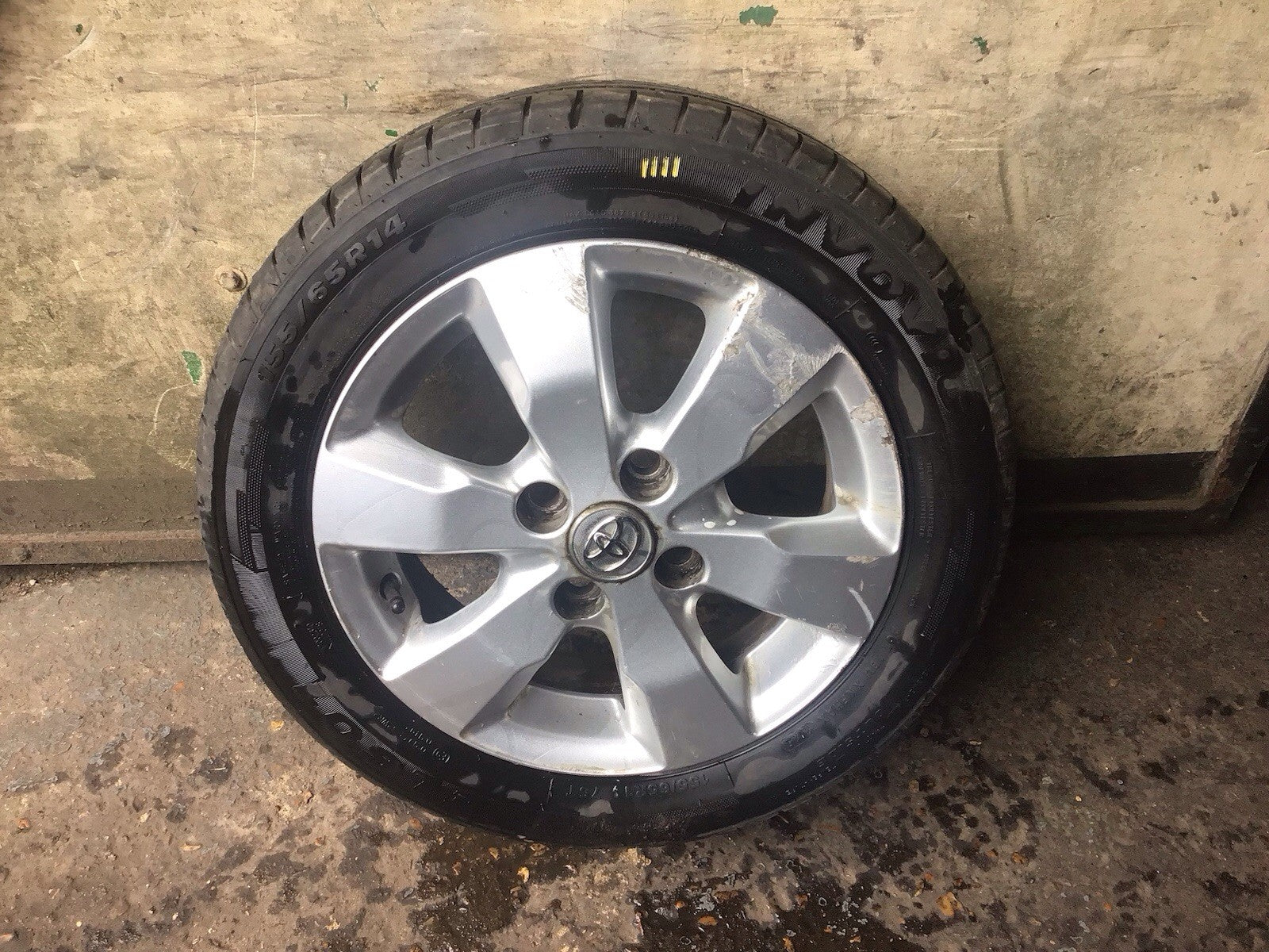 TOYOTA AYGO MK1 ALLOY WHEEL 14'' 42611 YY360 WITH TYRE 155X65X14 2005 20151