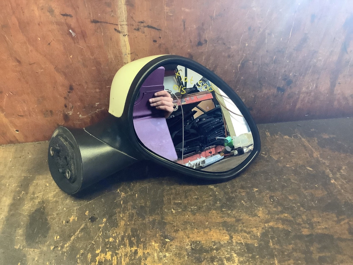 FIAT 500 DRIVERS SIDE O/S DOOR MIRROR IN WHITE 2008 20152