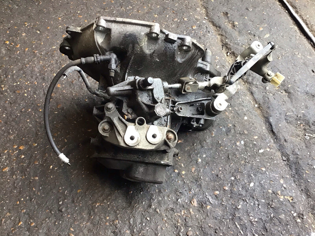 VAUXHALL CORSA C 1.2 PETROL GEARBOX  5 SPEED MANUAL F13C394 2001 20068
