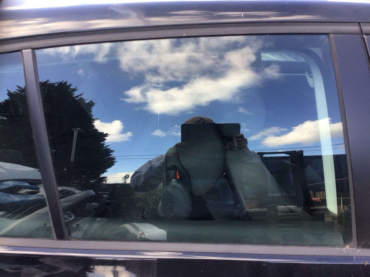 VOLKSWAGEN GOLF MK5 DRIVER SIDE O/S REAR WINDOW GLASS 5 DOOR 2004 20081