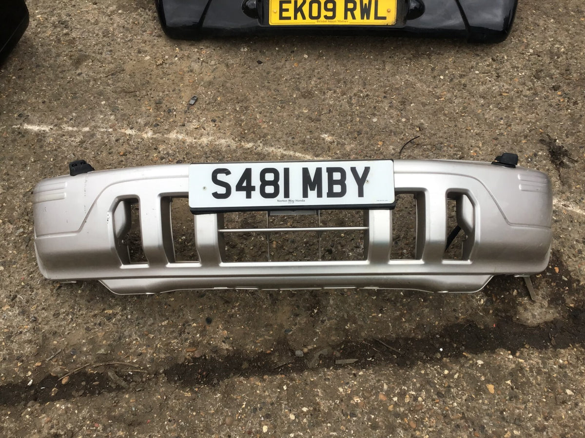 HONDA CR V MK1 FRONT BUMPER IN SILVER 1995 20012