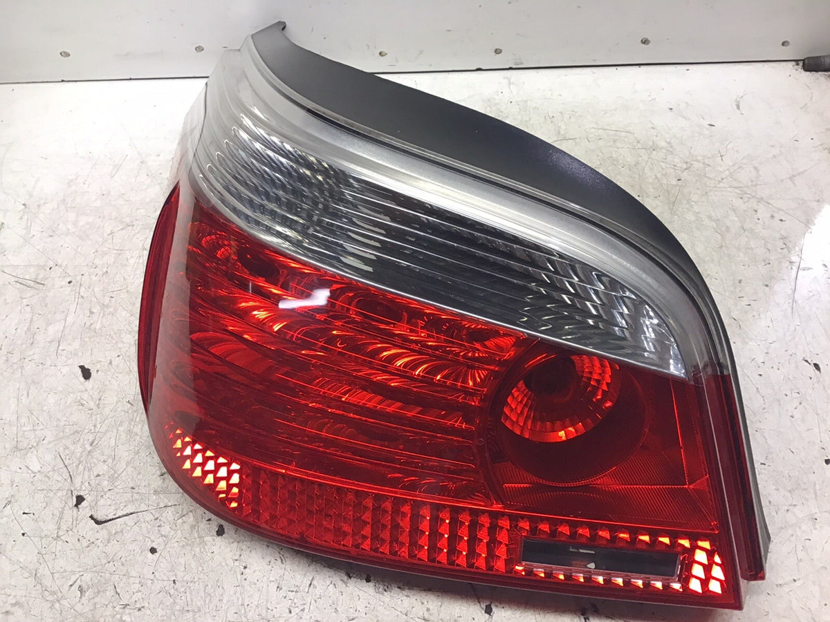 BMW 5 SERIES E60 PASSENGER'S SIDE N/S REAR LIGHT CLUSTER LAMP 2003 20071