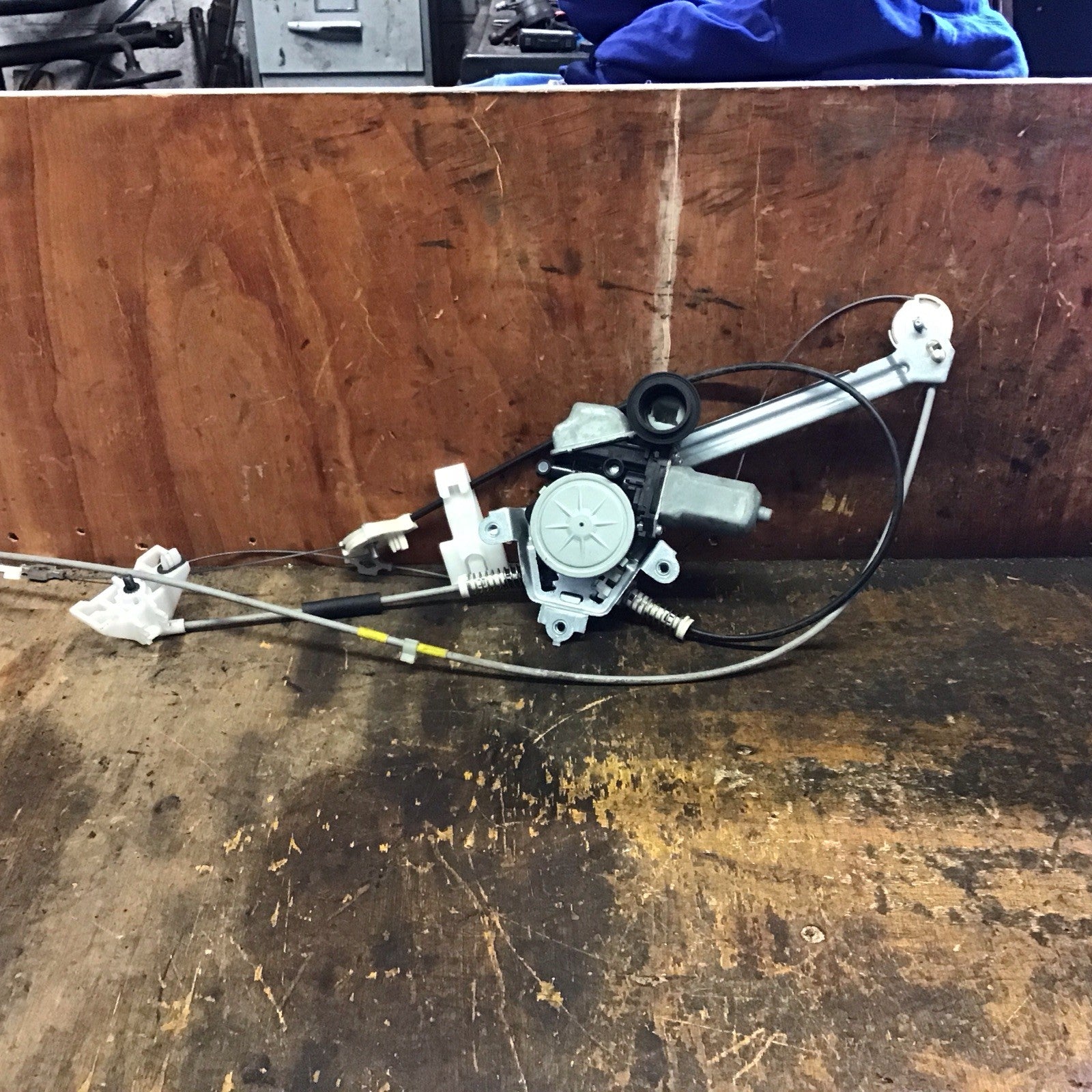 TOYOTA IQ DRIVERS FRONT WINDOW MOTOR AND REGULATOR 85710 74021 09 20140