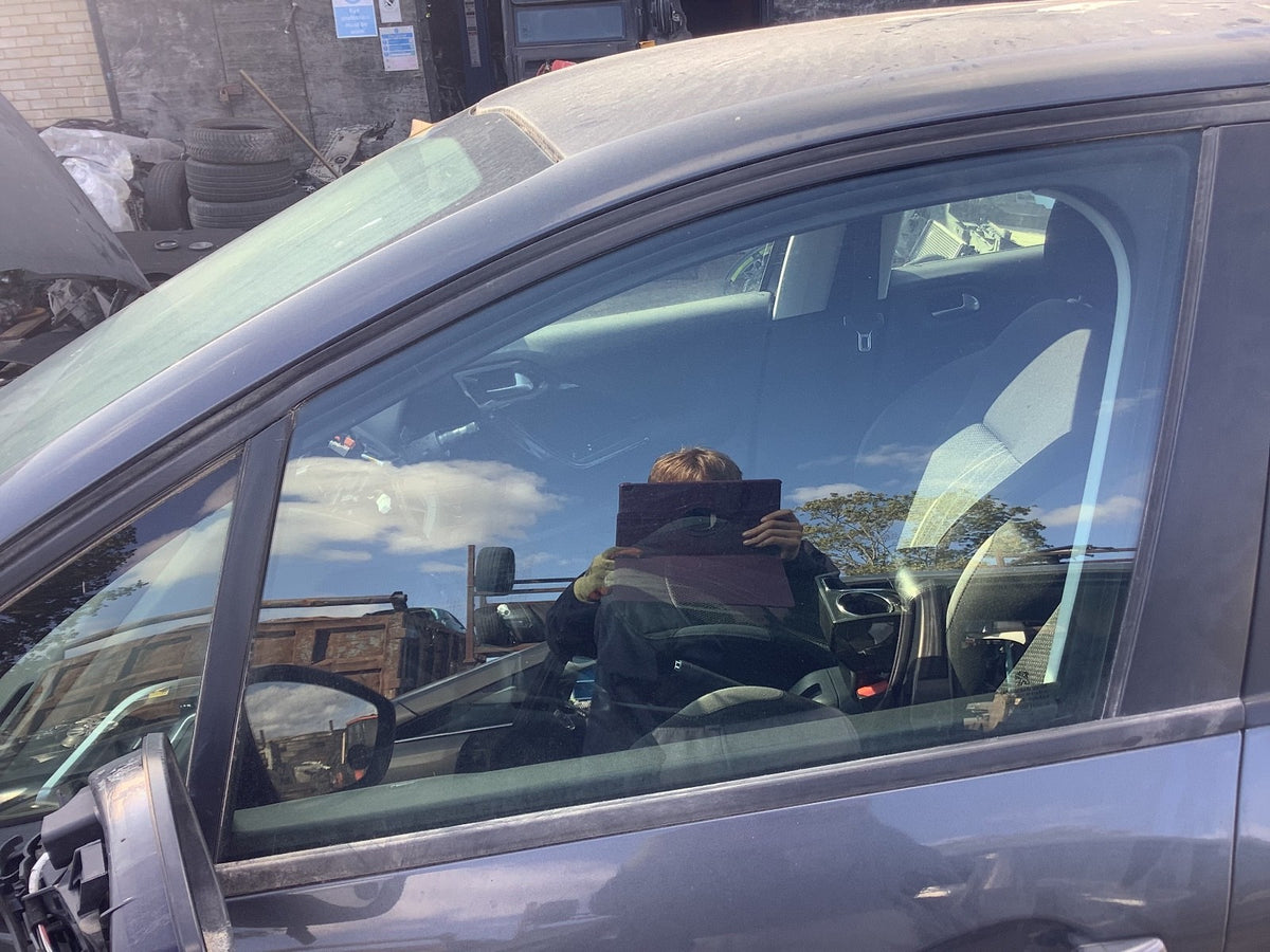 PEUGEOT 208 PASSENGER'S N/S SIDE FRONT WINDOW GLASS DOOR WINDOW 2012 20183