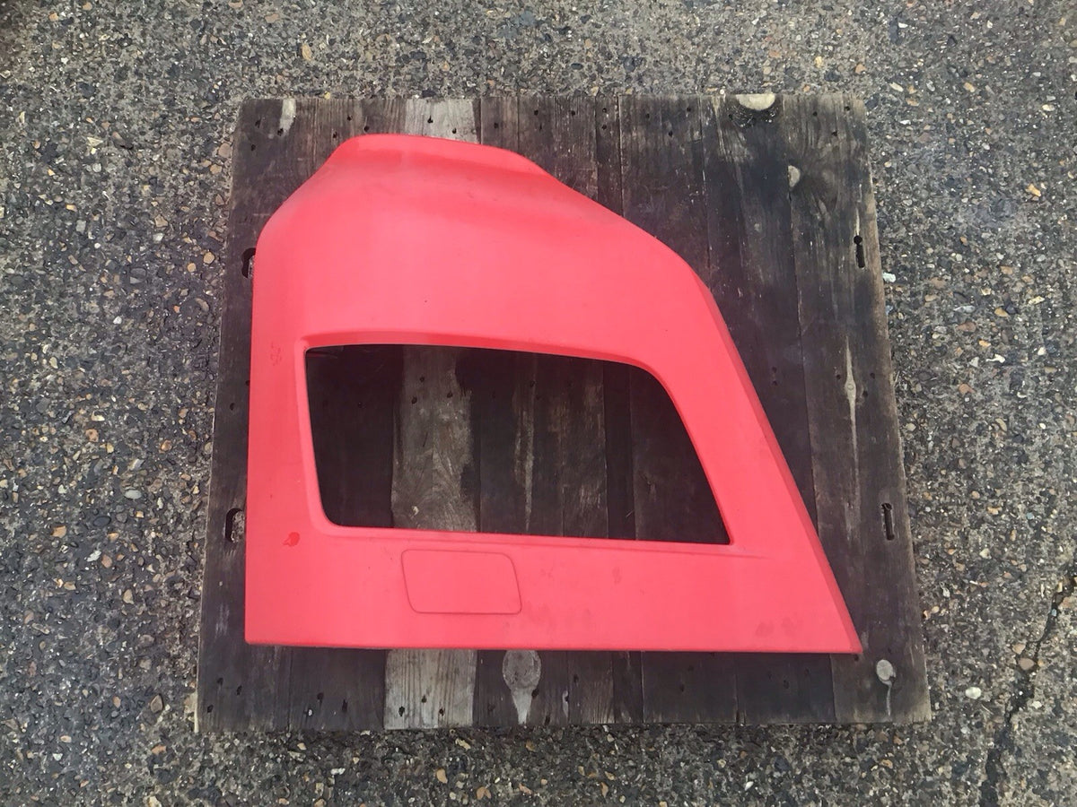 MAN TGX BUMPER CORNER RIGHT HEADLIGHT SURROUND 81.41610 6750 RED 2015 20202