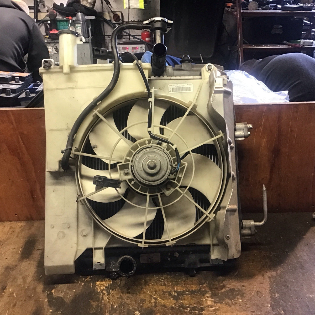 PEUGEOT 107 1.0 PETROL RADIATOR FAN COWLING  16360 0Q020 00 2005 20121
