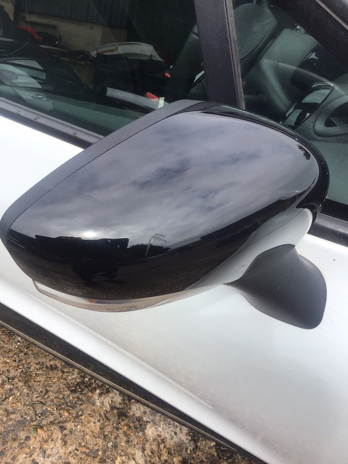 RENAULT CLIO MK4 DRIVER'S SIDE O/S CRACKED DOOR MIRROR ELECTRIC IN BLACK 2013 192