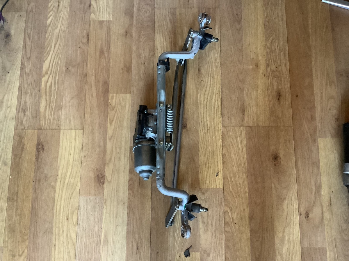 TOYOTA VERSO WIPER MOTOR AND LINKAGE 85110 0F040 2013 20182