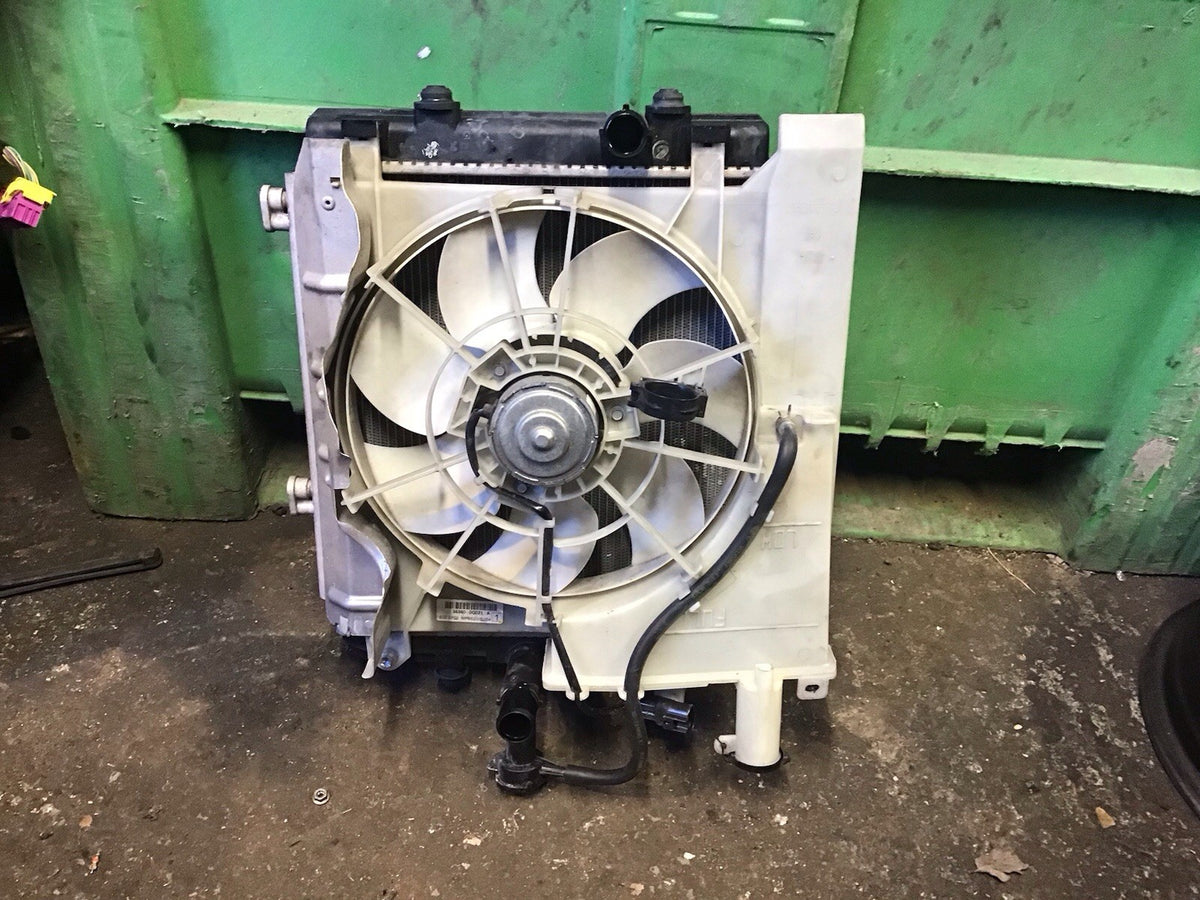 TOYOTA AYGO 1.0 MK2 PETROL RADIATOR FAN COWLING  16360 0Q021 A 2014 20182