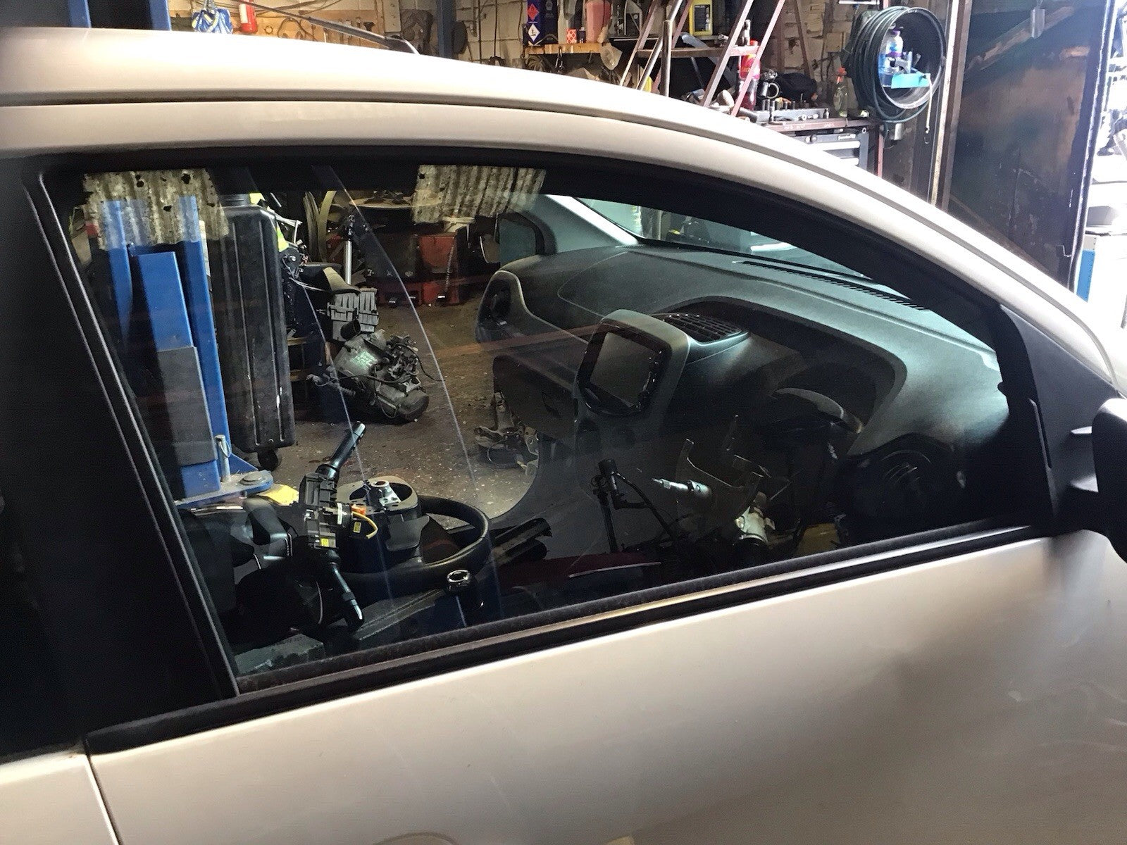 PEUGEOT 108 DRIVER'S O/S SIDE FRONT WINDOW GLASS 5 DOOR 2015 20220