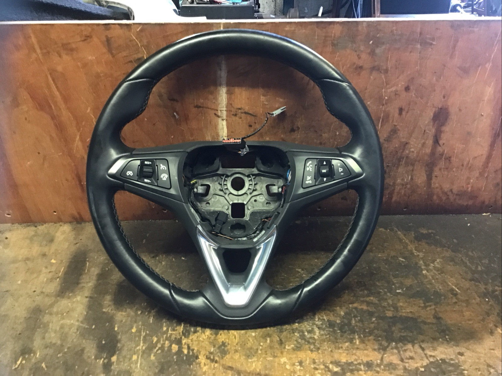 VAUXHALL CORSA E DRIVER'S STEERING WHEEL LEATHER 39035999 2015 20190