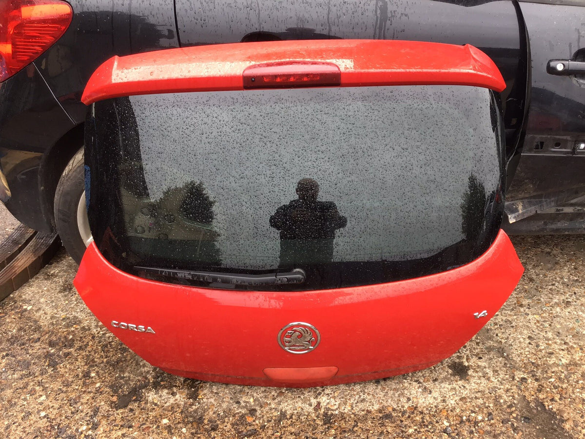 VAUXHALL CORSA D TAILGATE FLAME RED PAINT CODE Z547 3 DOOR MODEL 2006 20140