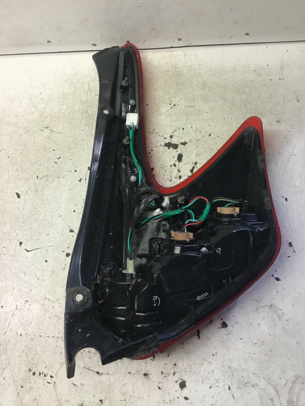 NISSAN JUKE F15 PASSENGER SIDE N/S REAR LIGHT CLUSTER 2010 20143